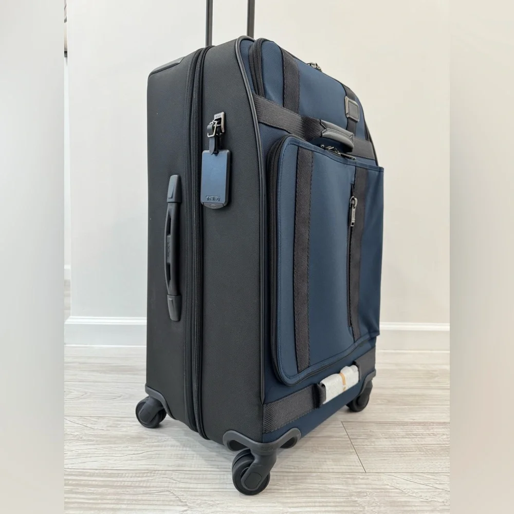 TUMI MERGE Short Trip Expandable 4 Wheeled Packing Case Black/Blue